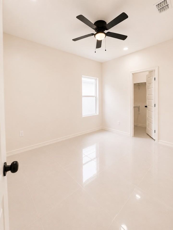 709 N Emerald Ave #3 - Photo 5 of 11