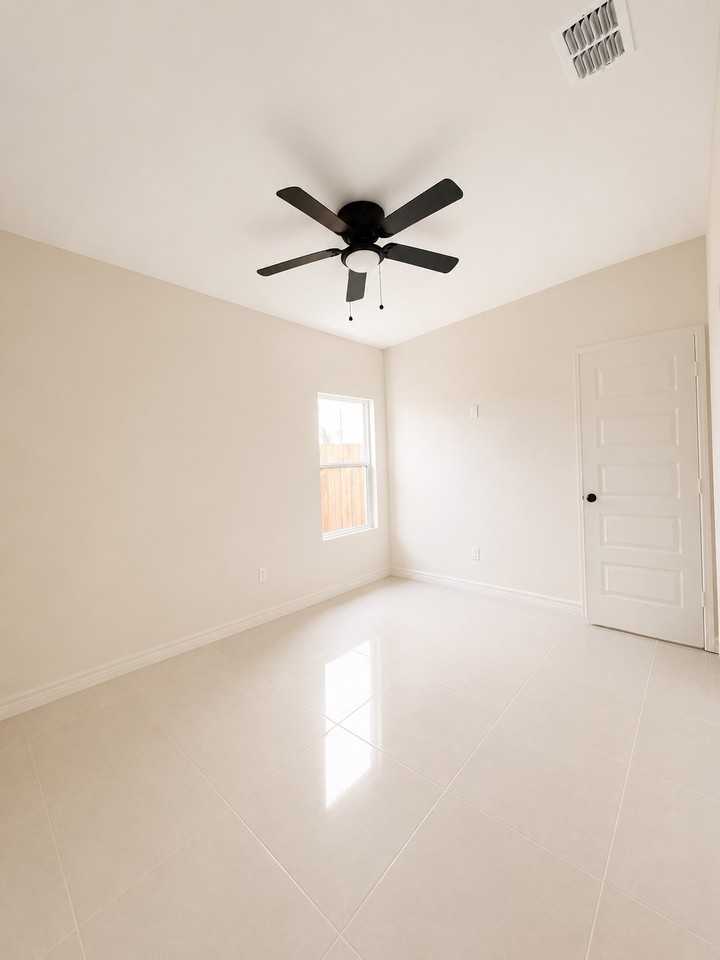 709 N Emerald Ave #3 - Photo 7 of 11