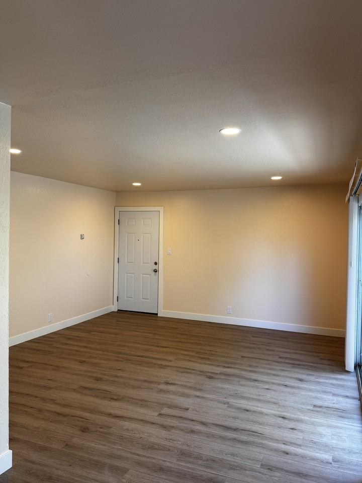 235 Arana Dr #D - Photo 2 of 16