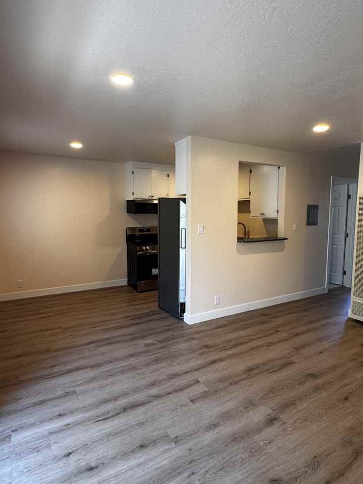 235 Arana Dr #D - Photo 3 of 16