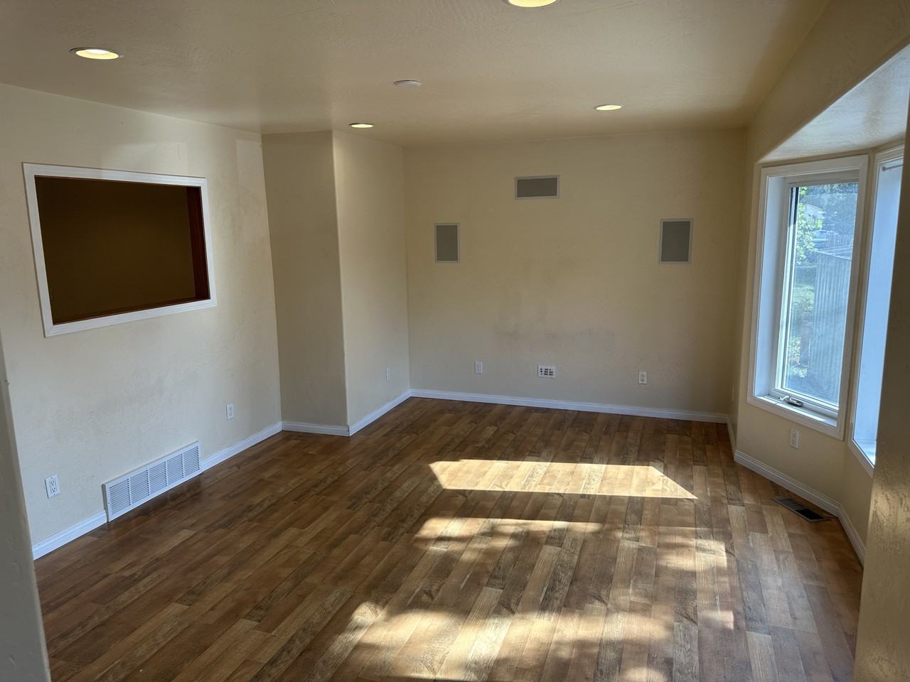 626 1/2 7th Ave W #1 - Photo 3 of 10