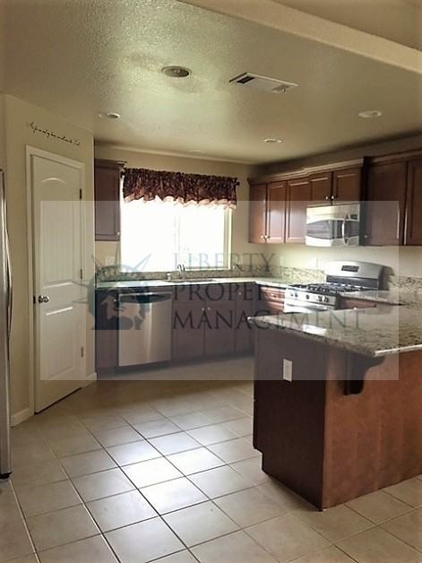 3310 N Douglas Ave #NA - Photo 2 of 3