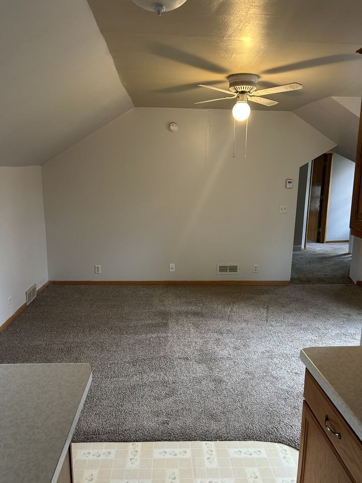 1004 S River St - Photo 2 of 6