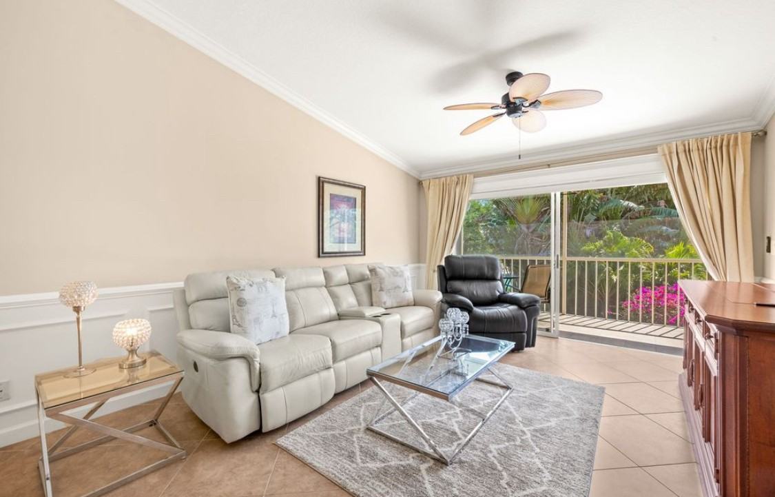 2202 Hidden Lake Dr #4 - Photo 4 of 15