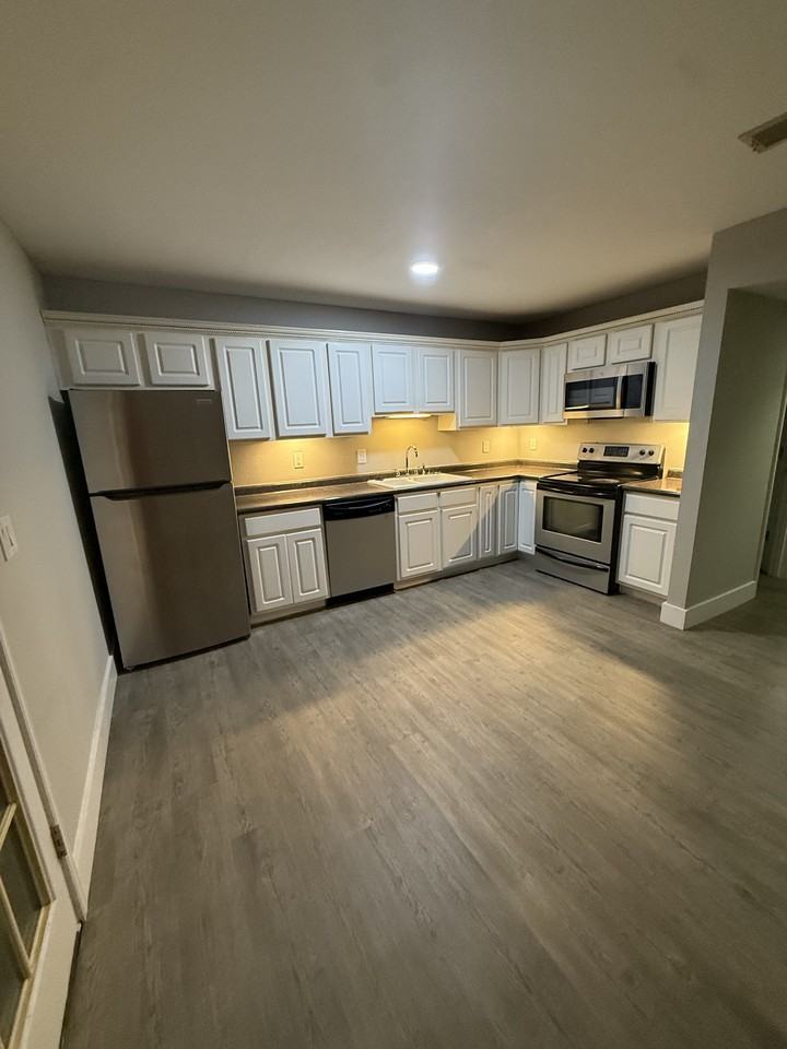 1802 Jackson Ave W #139 - Photo 2 of 13