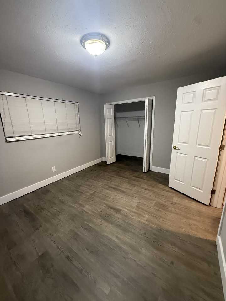 1802 Jackson Ave W #83 - Photo 5 of 13