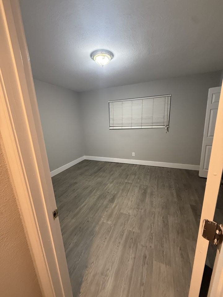1802 Jackson Ave W #83 - Photo 6 of 13