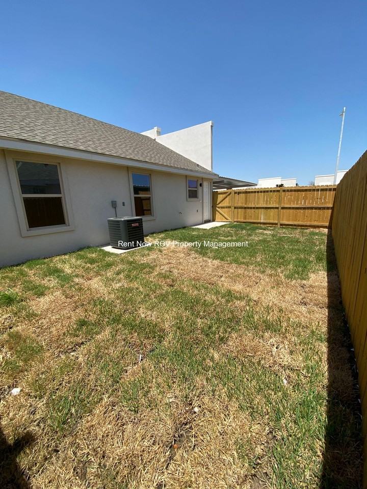 3802 Las Vistas Ln #3 - Photo 6 of 12