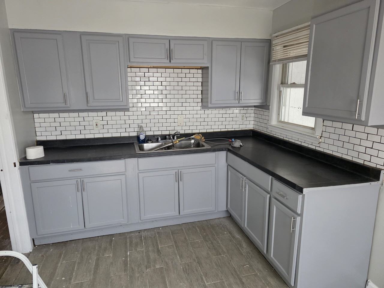 18084 Goddard St - Photo 4 of 10