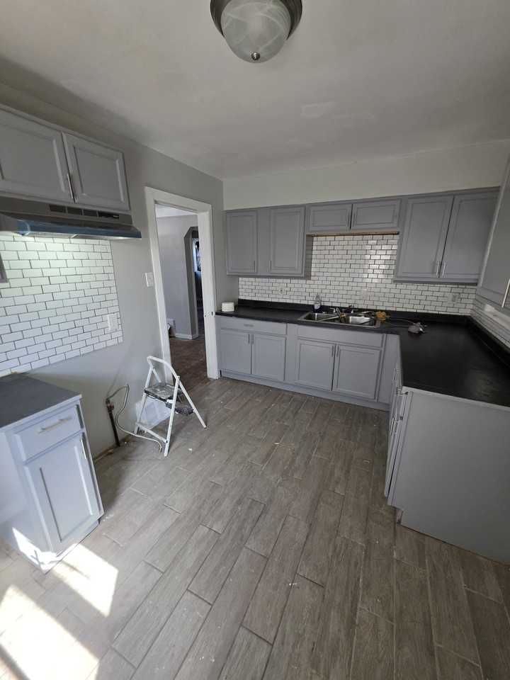 18084 Goddard St - Photo 5 of 10