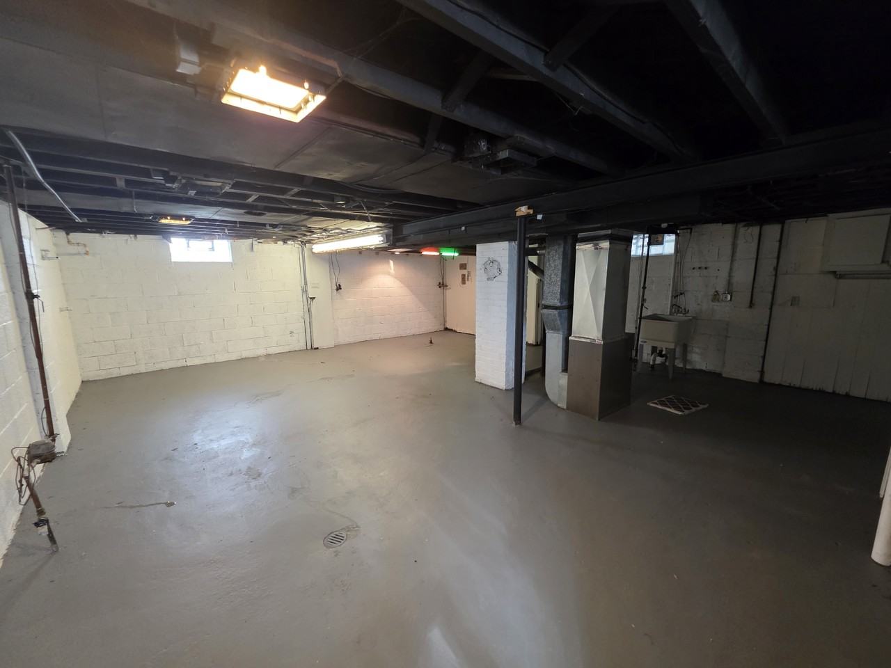 18084 Goddard St - Photo 7 of 10