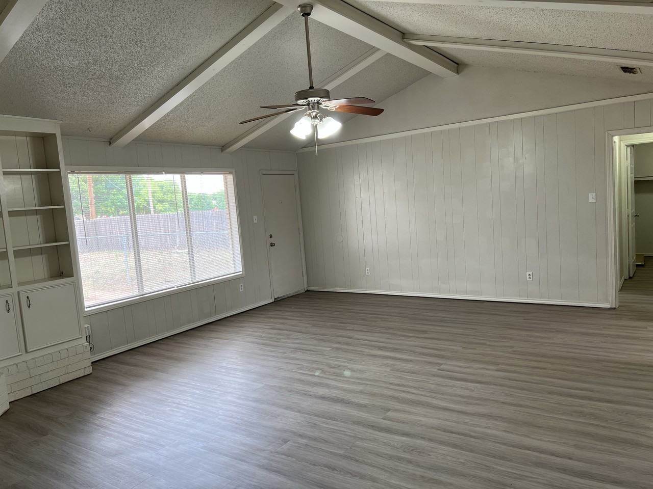 4608 60th St - Photo 3 of 16