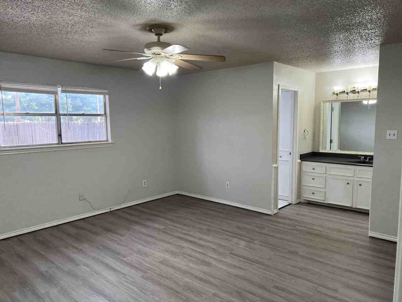 4608 60th St - Photo 6 of 16