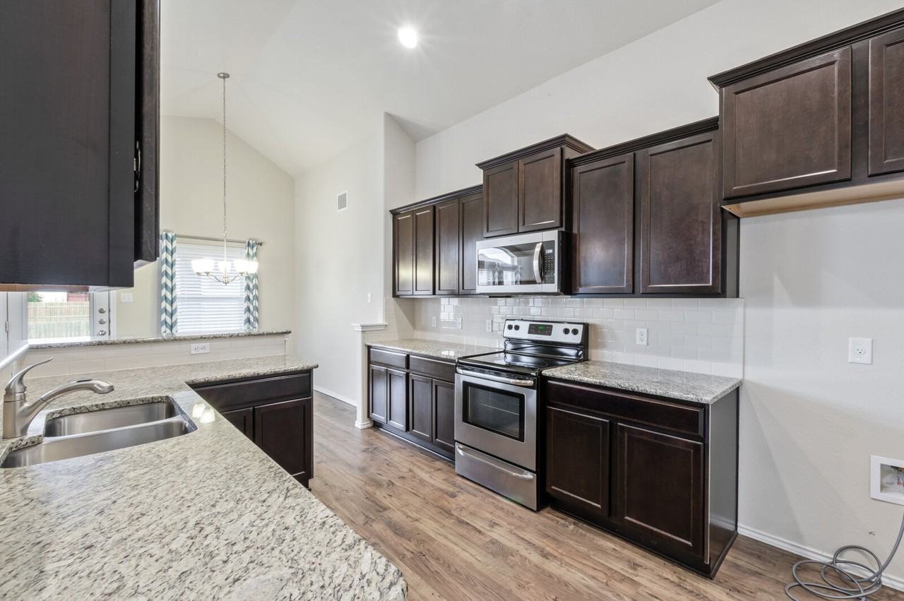 1328 Blue Leaf Dr - Photo 3 of 12