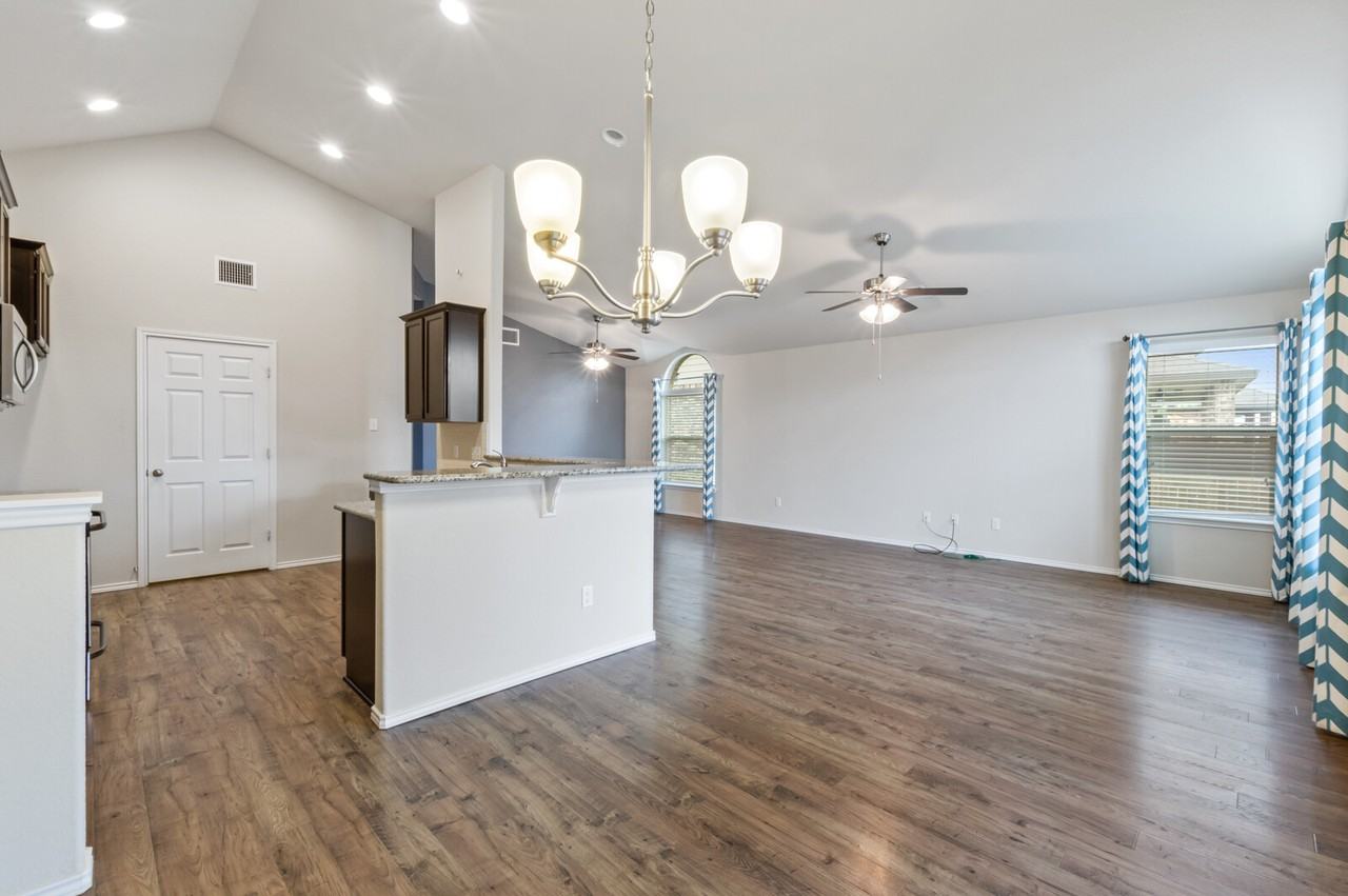 1328 Blue Leaf Dr - Photo 6 of 12