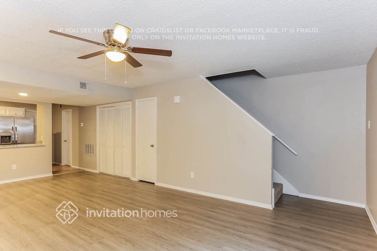 427 Dawn Dr - Photo 3 of 16