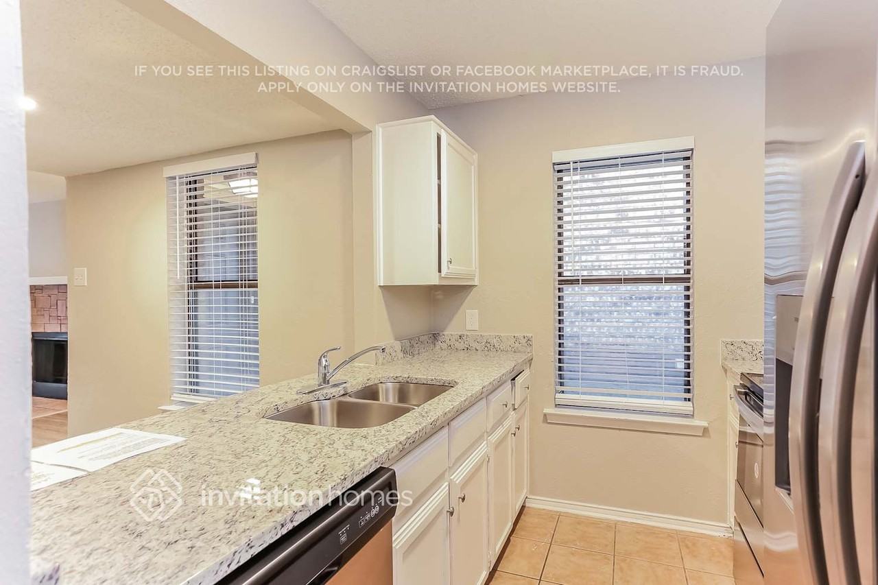 427 Dawn Dr - Photo 7 of 16