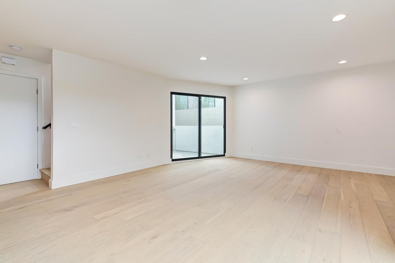 544 Rose Ave #3 - Photo 3 of 19