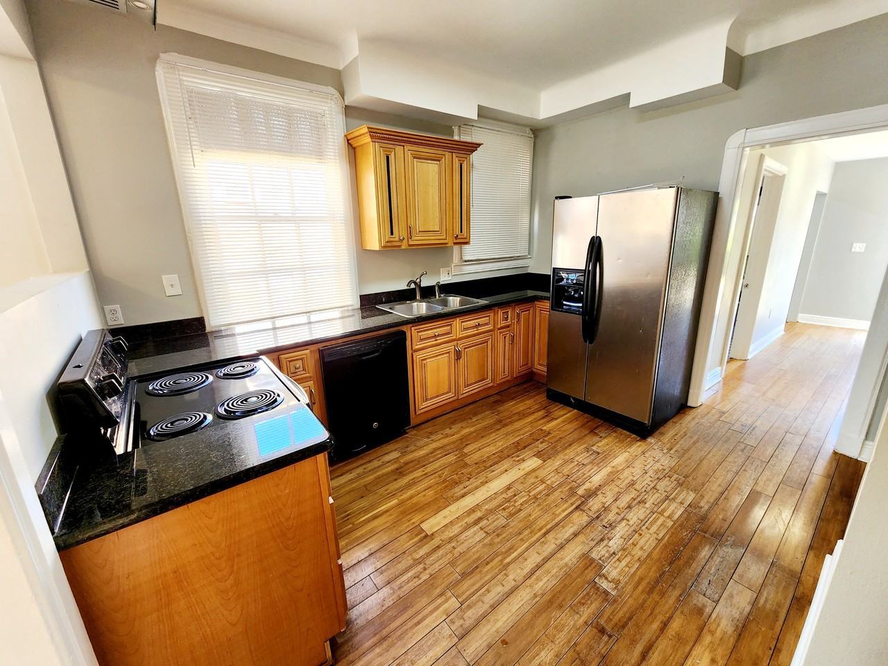 2333 Pauline St - Photo 6 of 26