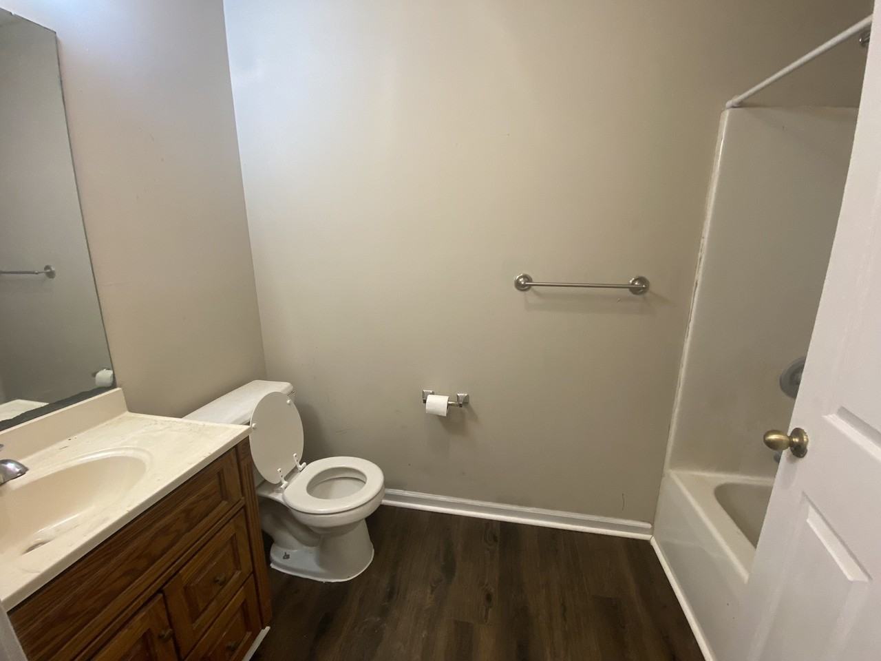 210 Oxford Cir - Photo 5 of 9