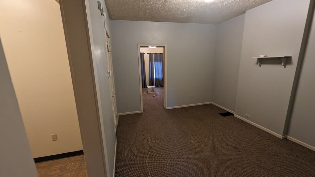 308 Erie St S #17OAK3 - Photo 3 of 6