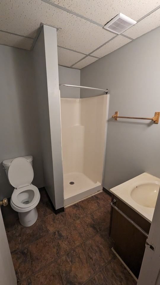 308 Erie St S #17OAK3 - Photo 4 of 6