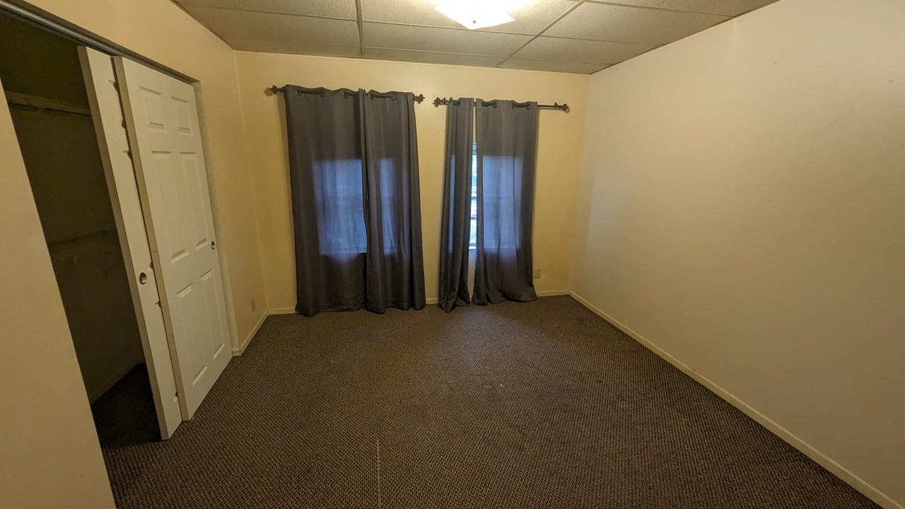 308 Erie St S #17OAK3 - Photo 5 of 6