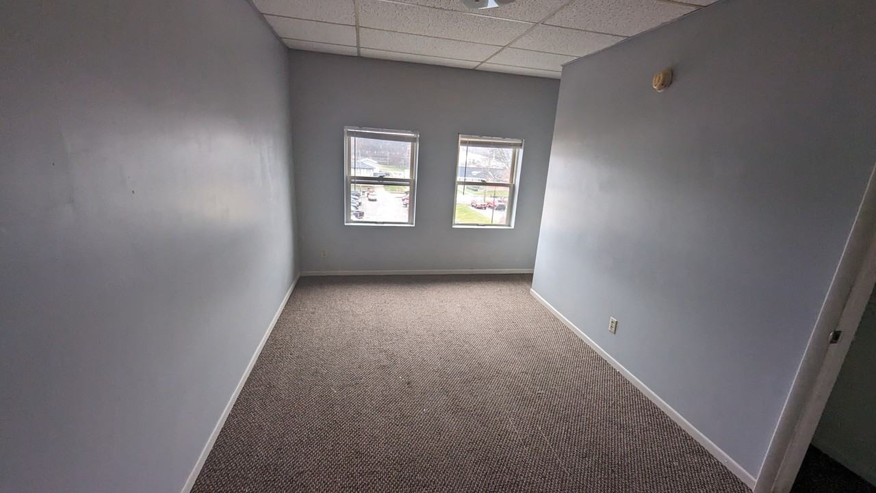 308 Erie St S #17OAK3 - Photo 6 of 6