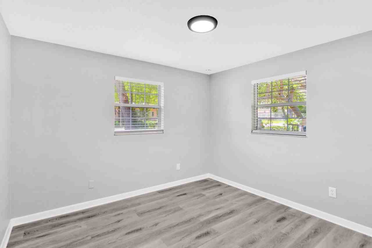 1354 Tioga Ave - Photo 4 of 14