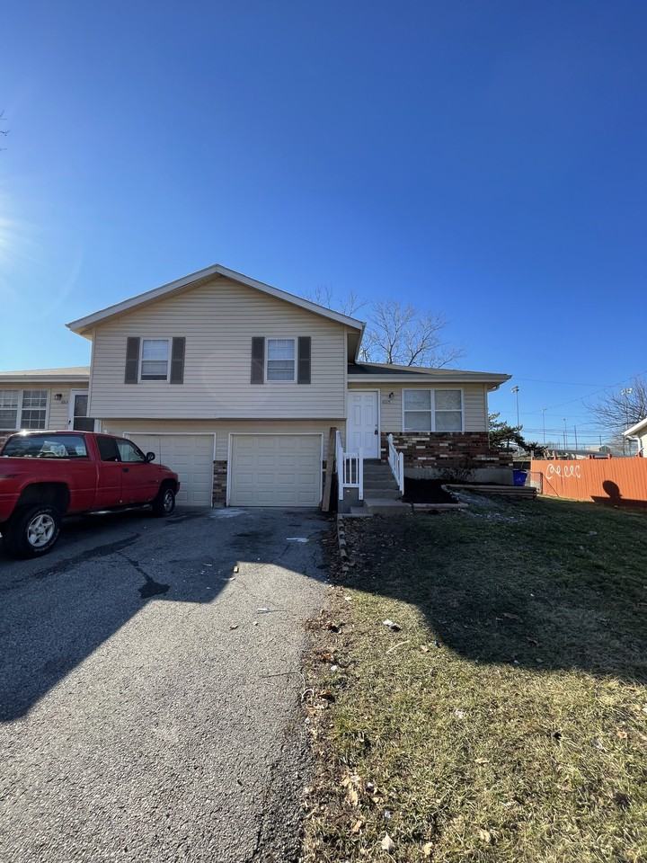 1015 N Jan - Photo 2 of 22