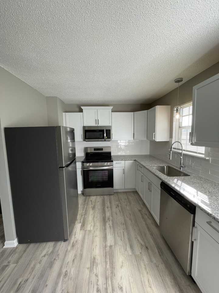 1015 N Jan - Photo 7 of 22