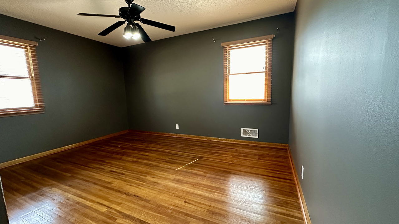 607 W 104th St - Photo 3 of 11