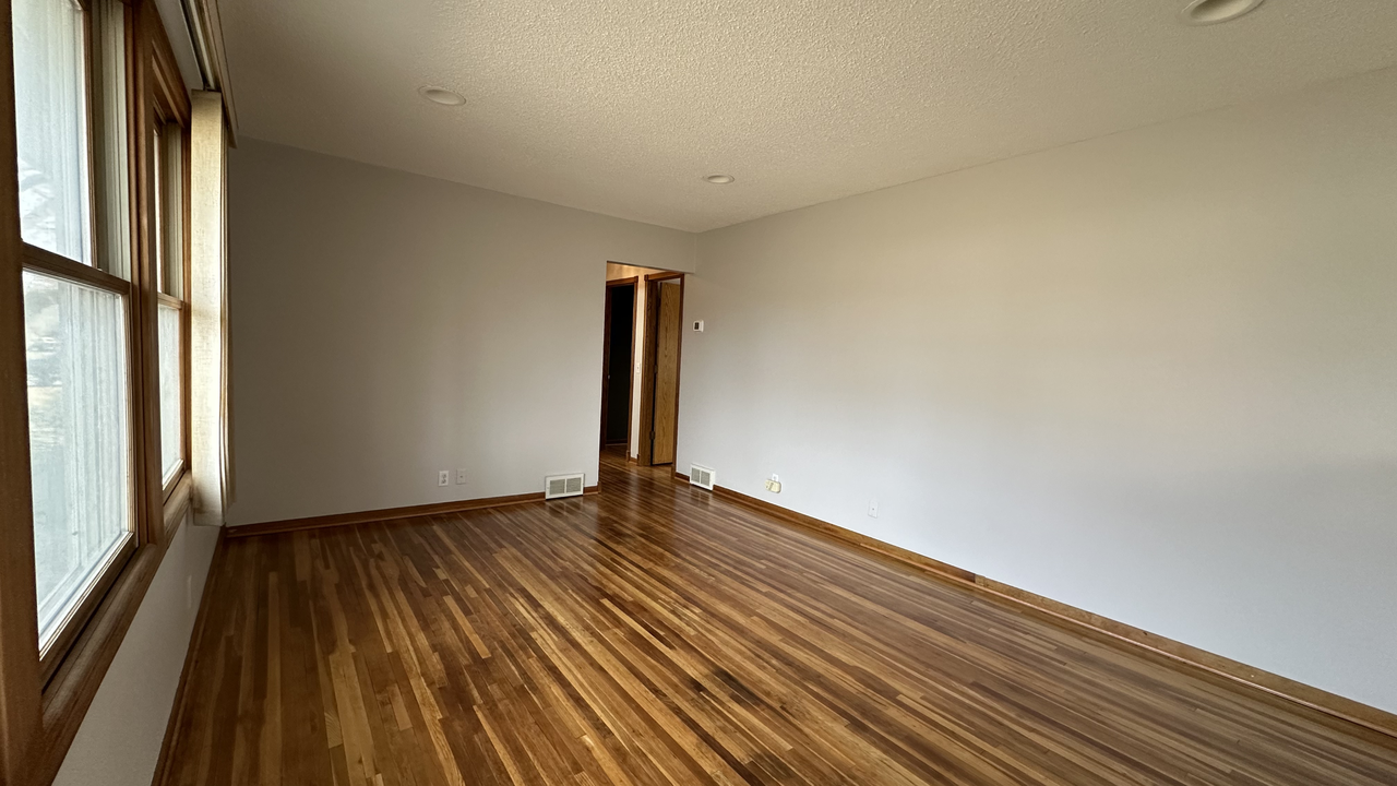 607 W 104th St - Photo 4 of 11