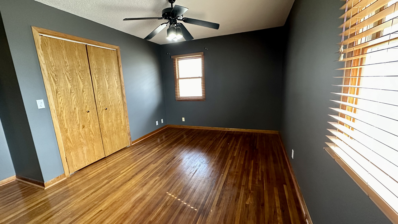 607 W 104th St - Photo 5 of 11