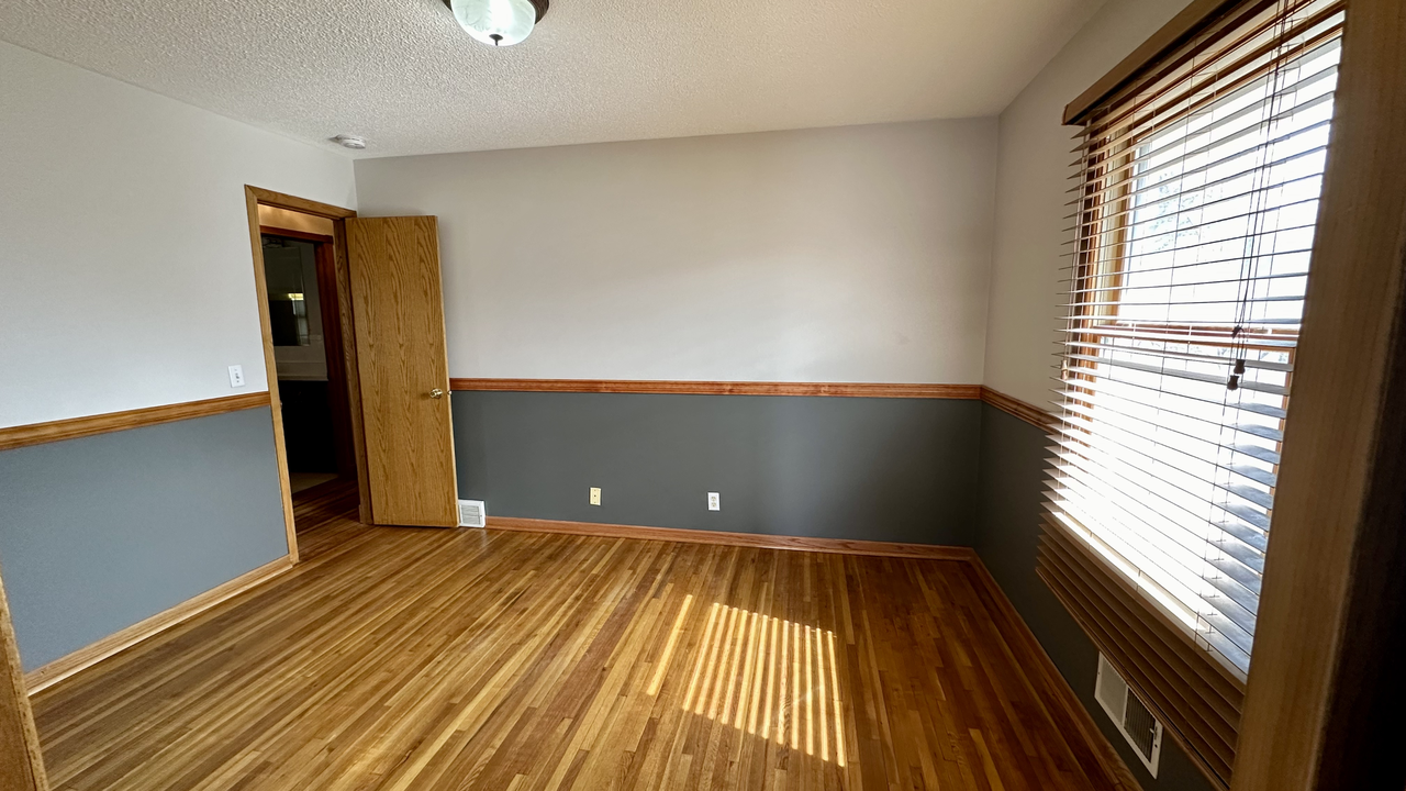 607 W 104th St - Photo 7 of 11