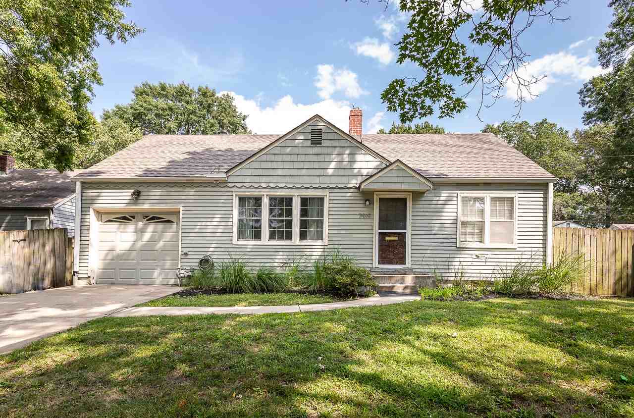 7919 Jefferson St - Photo 2 of 24
