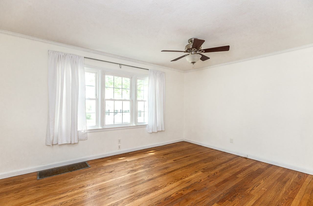 7919 Jefferson St - Photo 5 of 24