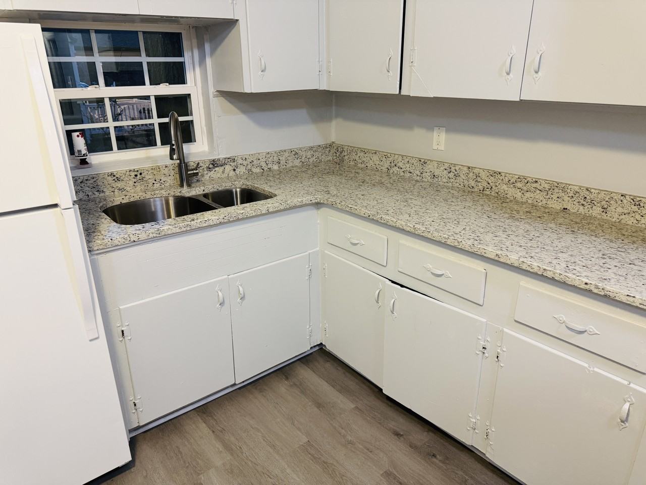 2512 Rockwood Dr - Photo 4 of 21