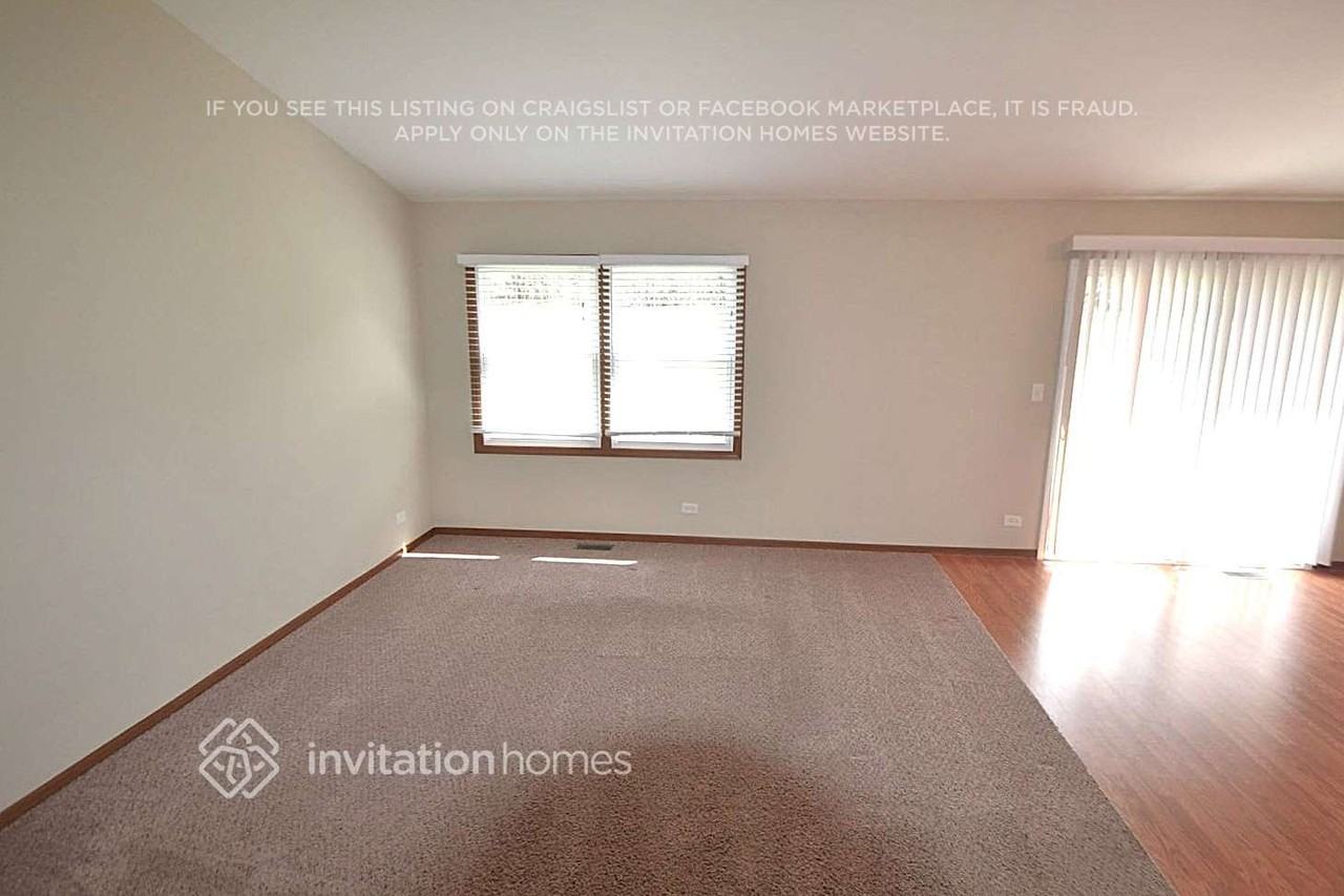 1241 Victoria Ct - Photo 2 of 10