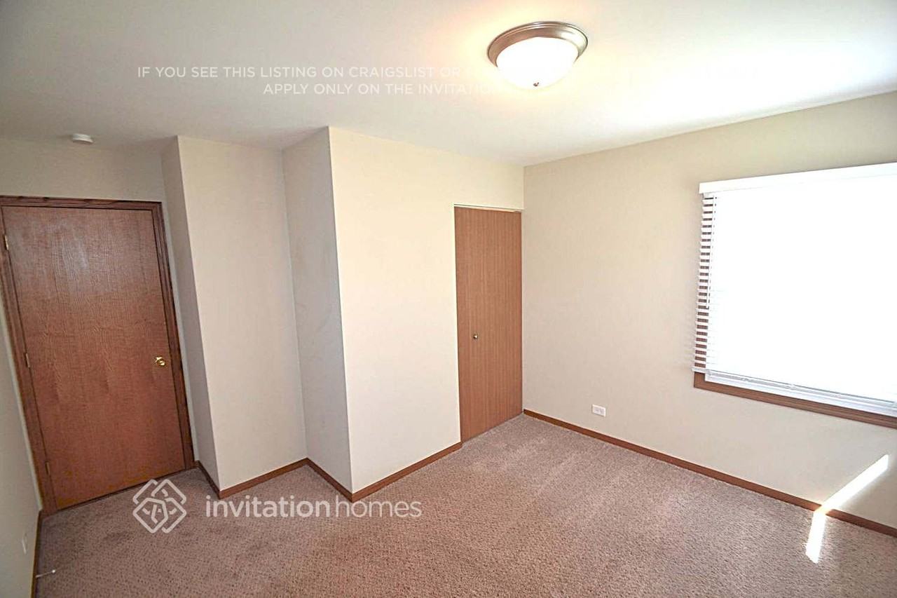 1241 Victoria Ct - Photo 7 of 10