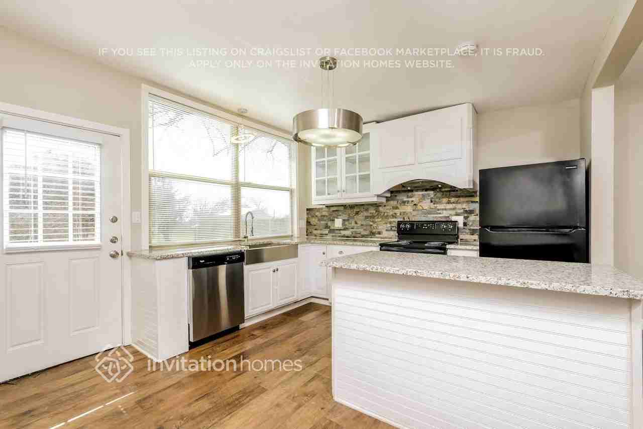 1920 E Stone Rd - Photo 4 of 15