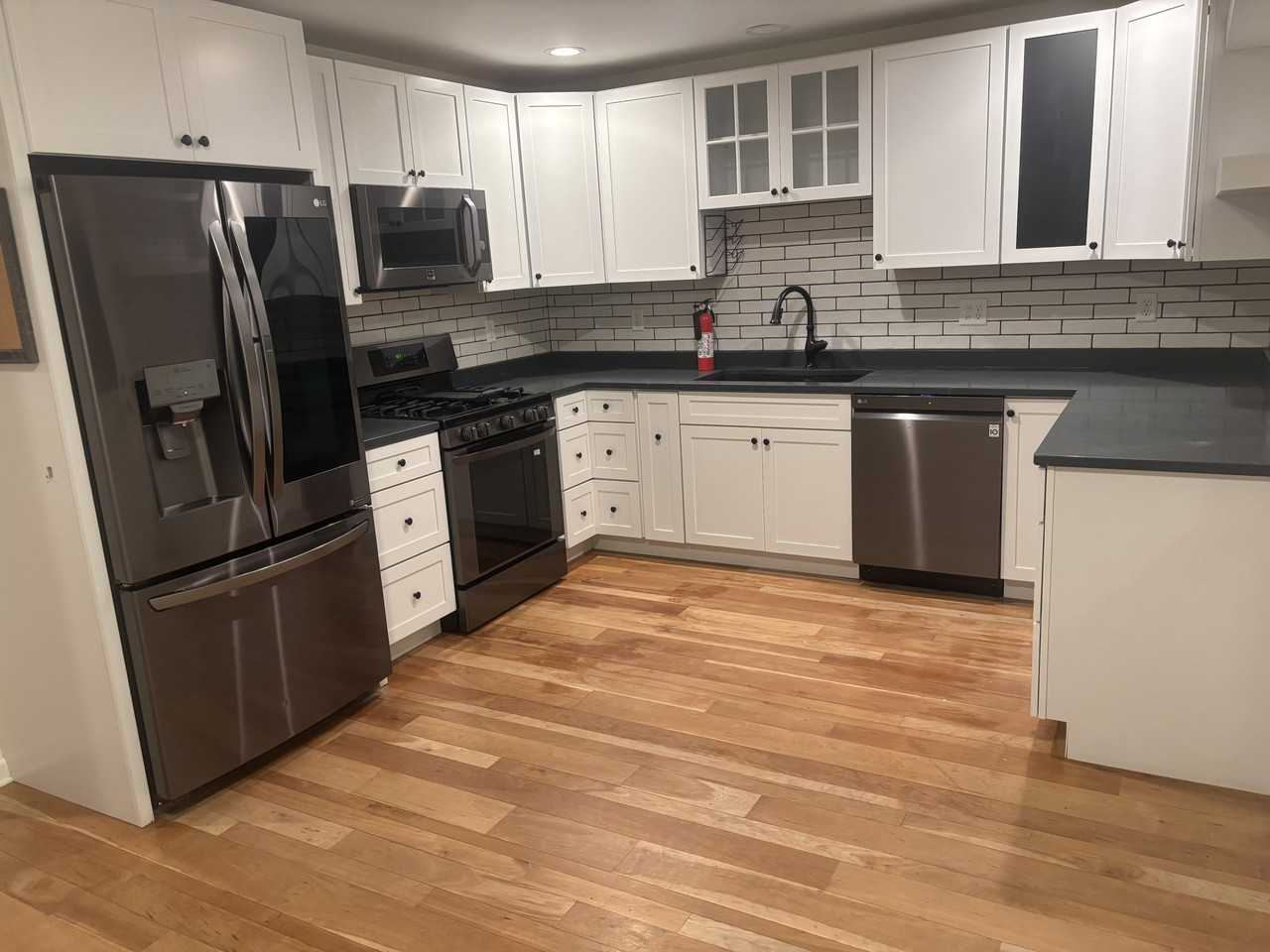 1810 Chatham Dr - Photo 3 of 20