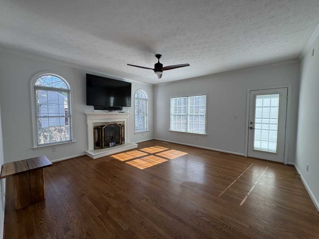 307 Ludlow Dr - Photo 3 of 41