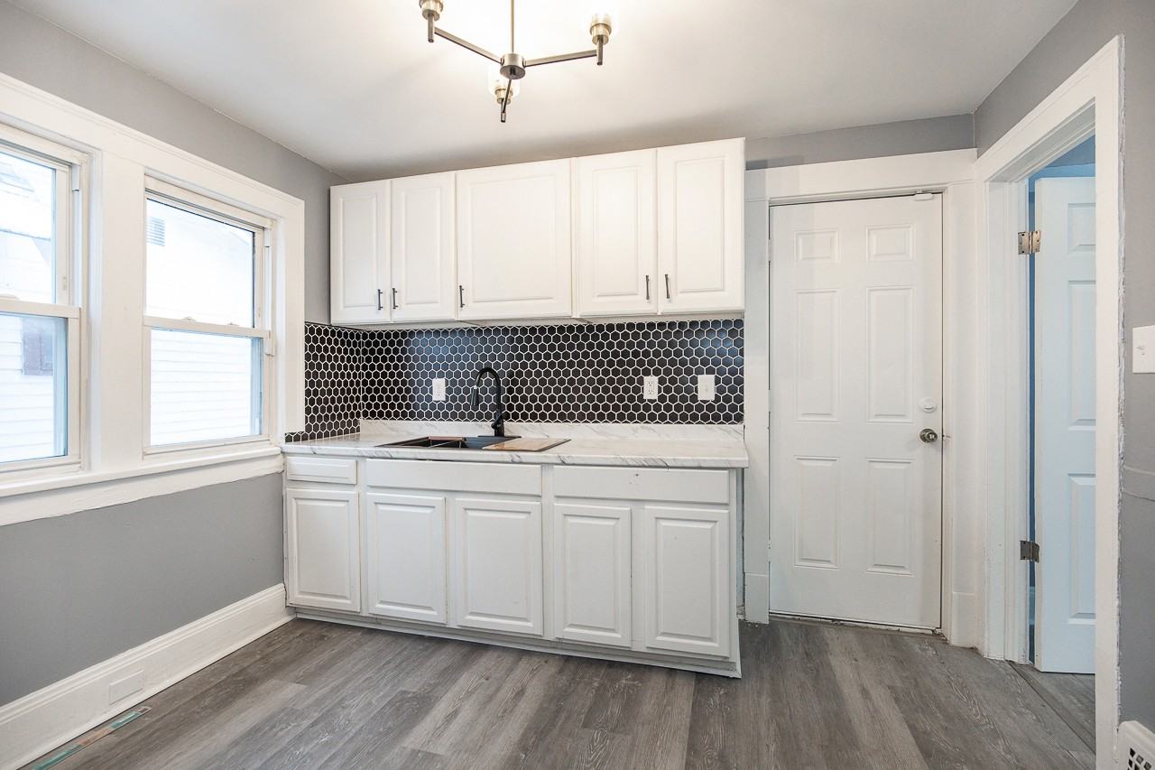 10315 Gay Ave - Photo 2 of 13