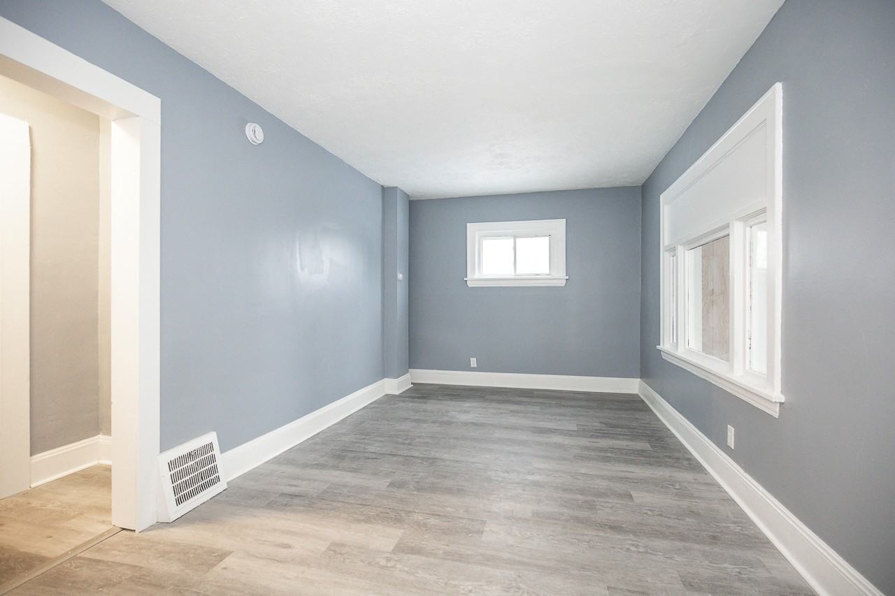 10315 Gay Ave - Photo 3 of 13