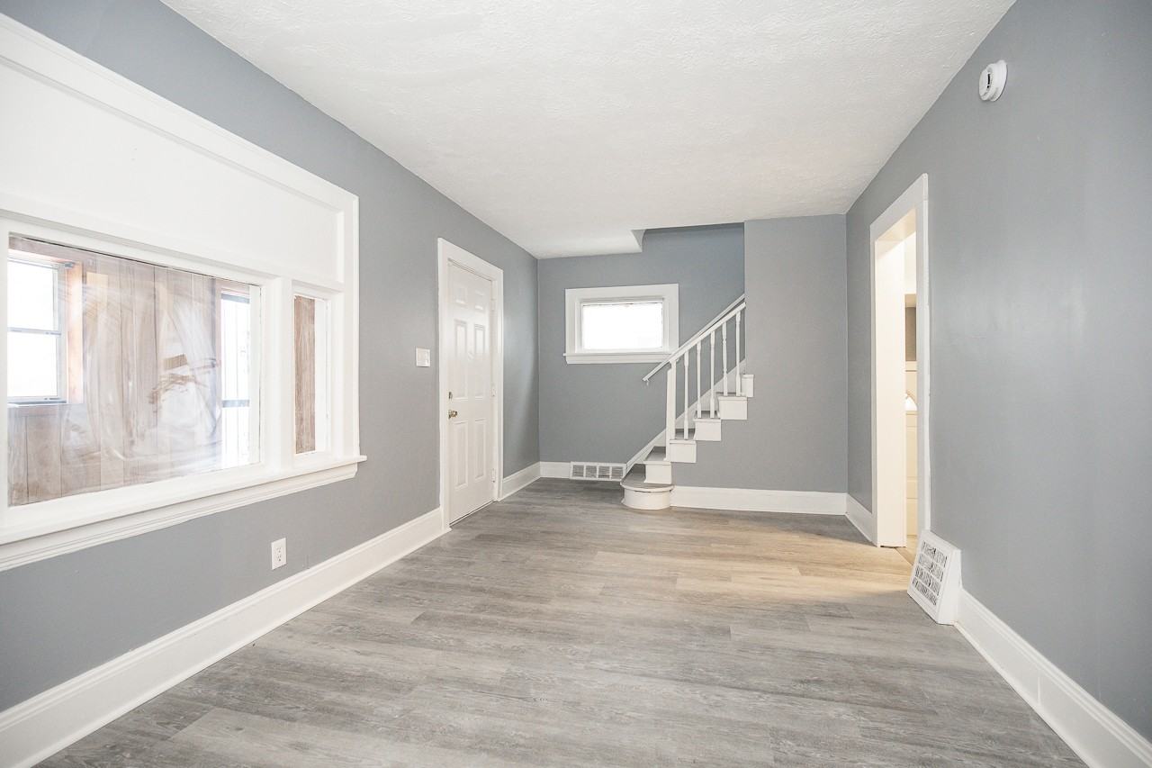 10315 Gay Ave - Photo 4 of 13