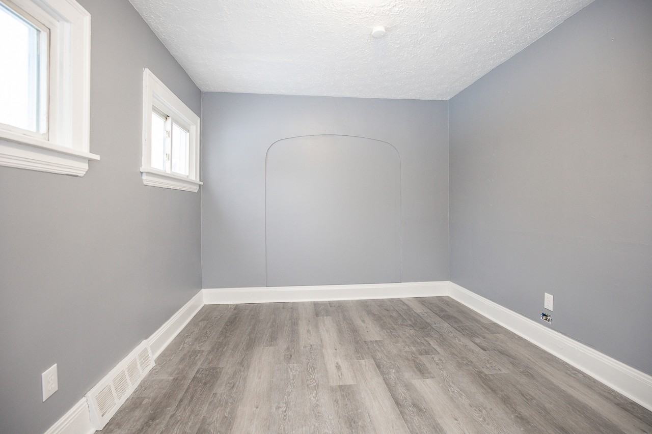 10315 Gay Ave - Photo 6 of 13