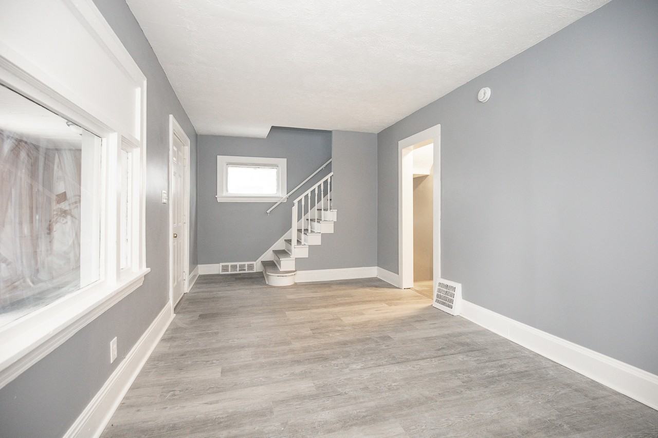 10315 Gay Ave - Photo 7 of 13