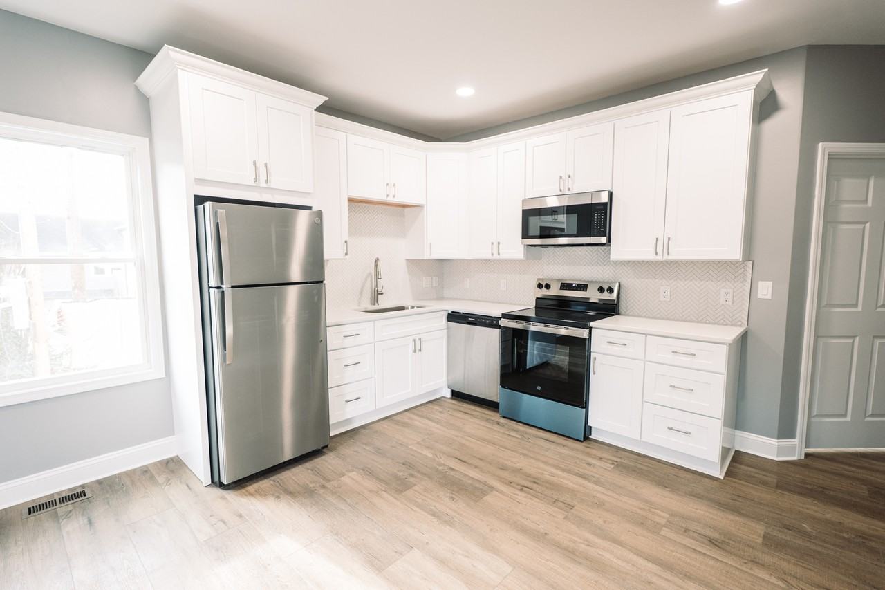 723 Highland Ave Se - Photo 4 of 5