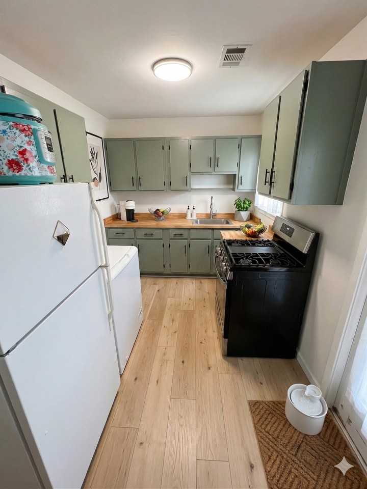 1122 Beechdale Rd - Photo 3 of 8